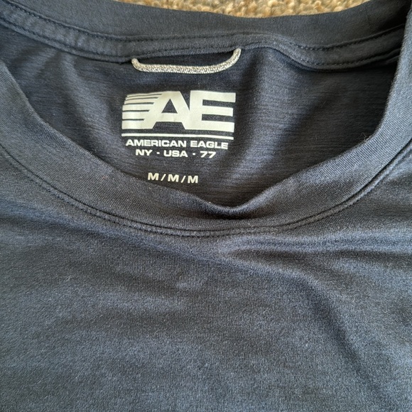 American Eagle workout tee. Guc.  Medium. - Picture 2 of 2